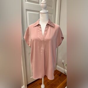 Maison d’Amelie Pink short sleeve Vneck top| M